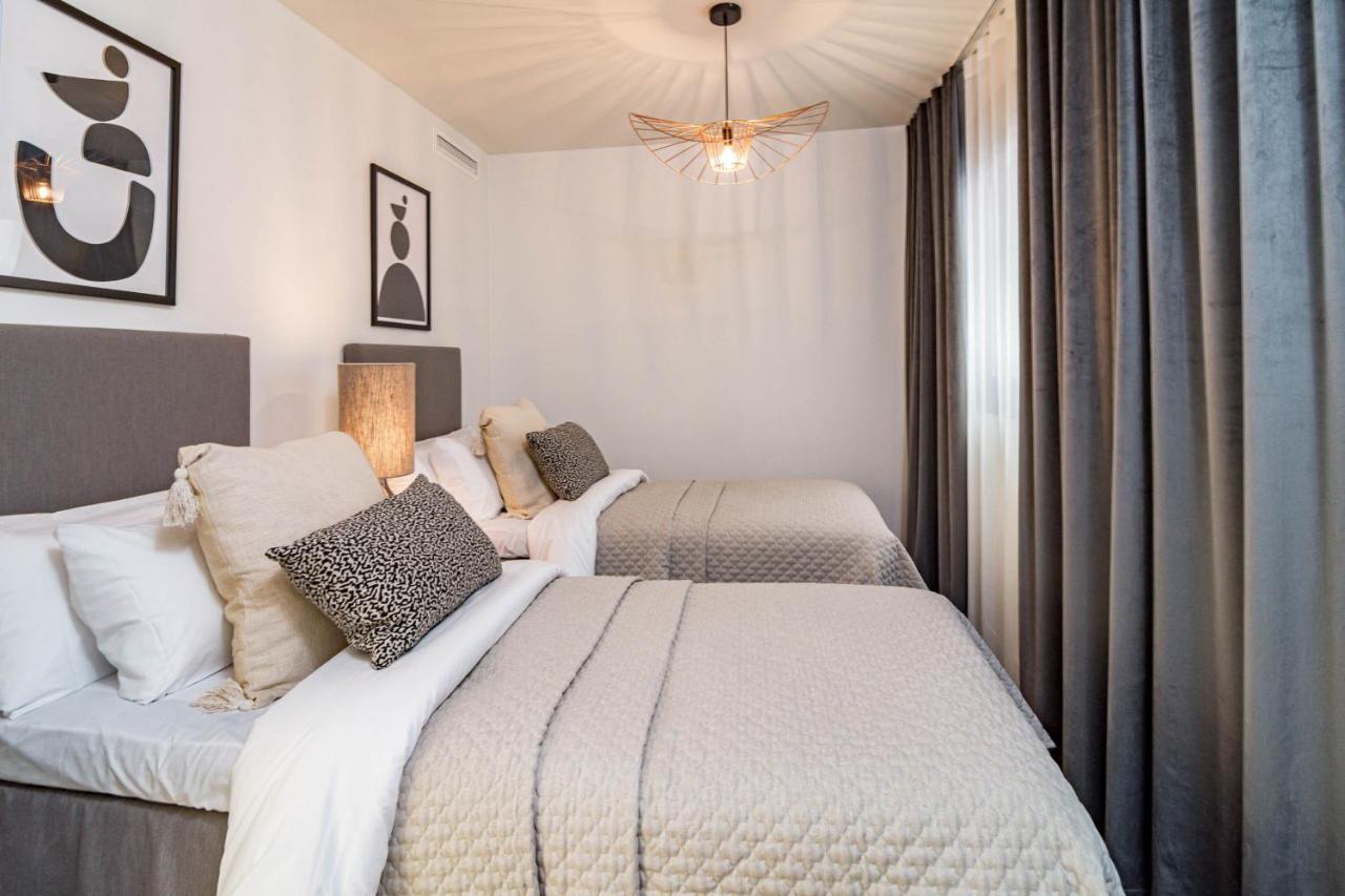 Apartment Inf27e- By Roomservices